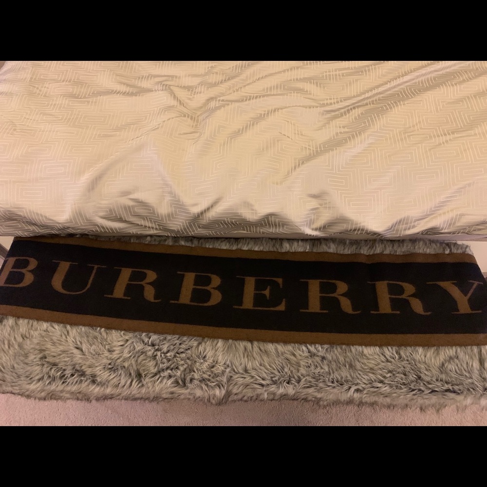 BURBERRY REVERSIBLE SCARF Black/Camel NEW WITH TAG